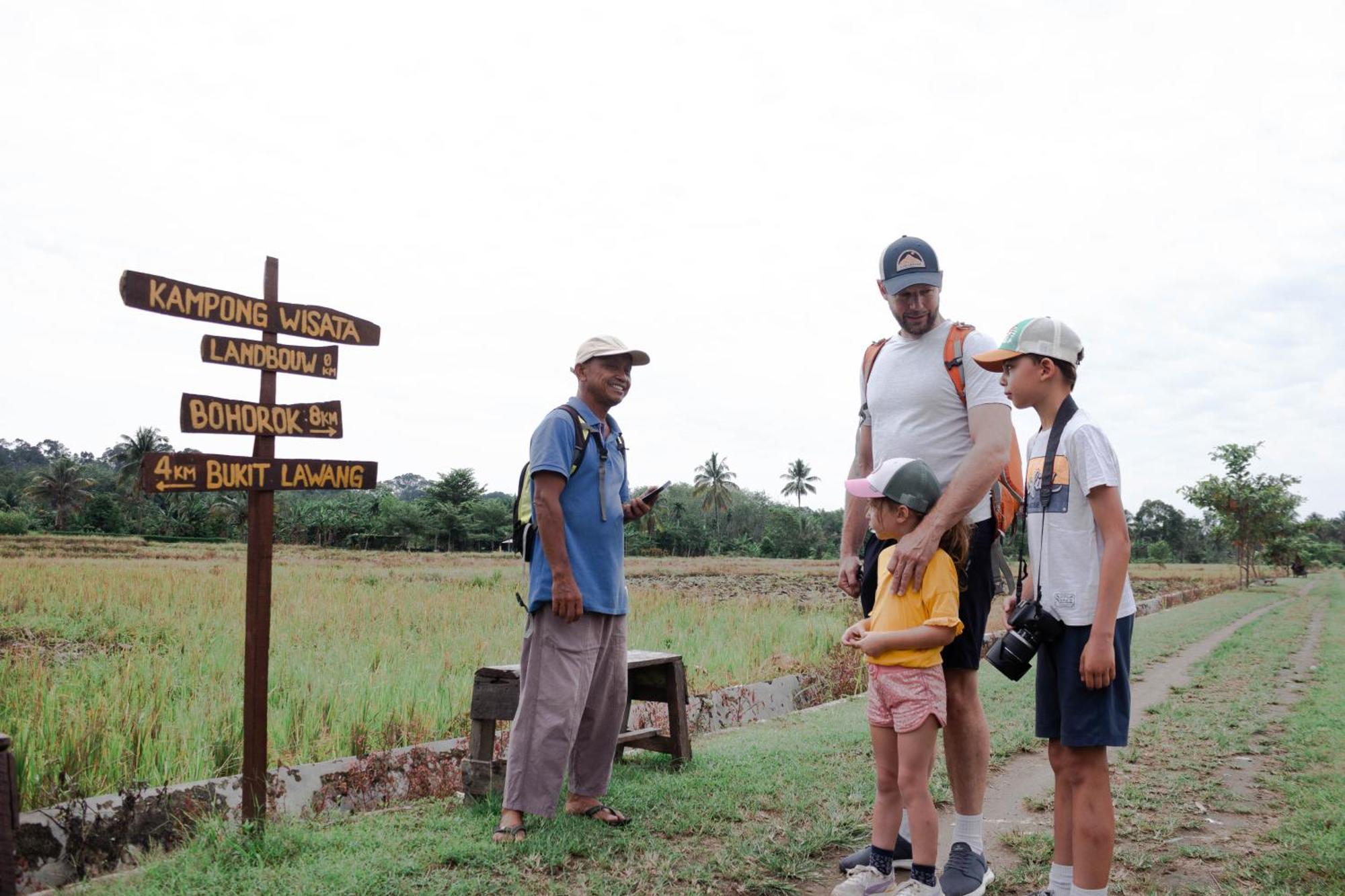 Ambow Homestay Jungle Trekking & Village Tour بوكيت لاوانج المظهر الخارجي الصورة
